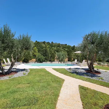 펜션 Tower House In Puglia With Pool And Charm 치스테르니노